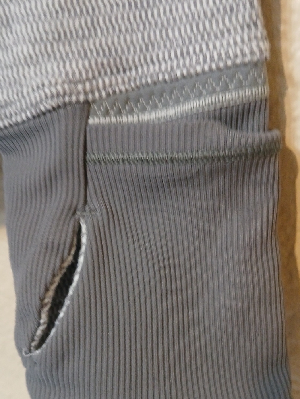 LULULEMON SPORTS TOP - Picture 11 of 11